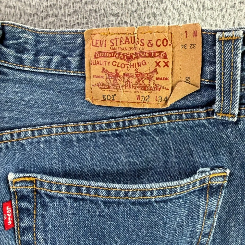 Levis 501 Jeans Mens 31x34 Blue Vintage Y2K Straight Leg Button Fly Denim